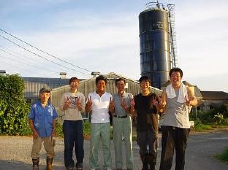 子牛と一緒に成長し、酪農の全てを学べる場所！ 性別問わず牛好きが活躍中です♪ 【月8日休み】 ★正社員・パート同時募集★