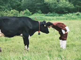 ＼有機酪農の牧場スタッフを募集！/ 人・乳牛・環境に配慮した持続可能な循環型有機酪農の実践を目指しています！