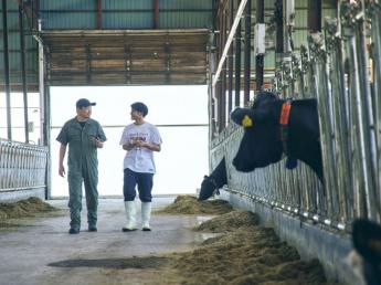 【北海道・正社員募集】デジタル技術満載の最先端酪農ファーム データ管理や自動化で作業効率を徹底追求！お休み・お給料も充実☆