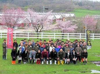～大規模牧場で、あなたの可能性を拓く～ 北海道佐呂間町の広大な大地で、私たちと一緒に1万4000頭の牛さんたちの成長を支え、日本の食を、未来を担いませんか？