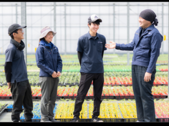 自分が育てた苗が全国に届き、食卓の彩を豊かにする 多くの農家さんや地域を支えるやりがいを一緒に分かち合いませんか? 様々なキャリアを持つ若手スタッフが活躍中