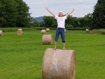 放牧酪農!~広大な牧草地で、草を食む牛~ そんな自然の牛の姿が見られる牧場です♪\未経験者歓迎/【正社員募集】◎寮費無料◎