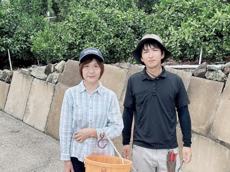 初めてのアルバイターさん募集でワクワクドキドキが止まりません! 「温州みかん」と「紅まどんな」の収穫・運搬のお手伝いをしてくださる方を1名募集いたします。ぜひ就農3年目の私たちに力をお貸しください! 時間外なしで、プライベート時間もたっぷり&みかん食べ放題♪